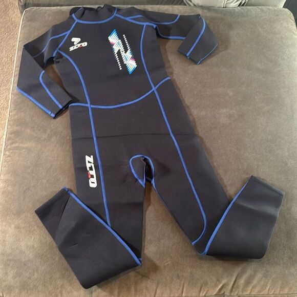 Kids Full Body Wetsuit Unisex Neoprene 2.5mm Black Zip Back Closure Size M NEW - Picture 2 of 11